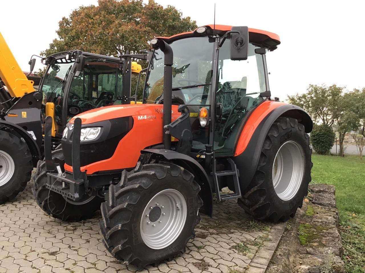 Traktor van het type Kubota M 4073 DTHQ36 GE KABINE, Neumaschine in Burgbernheim (Foto 1)