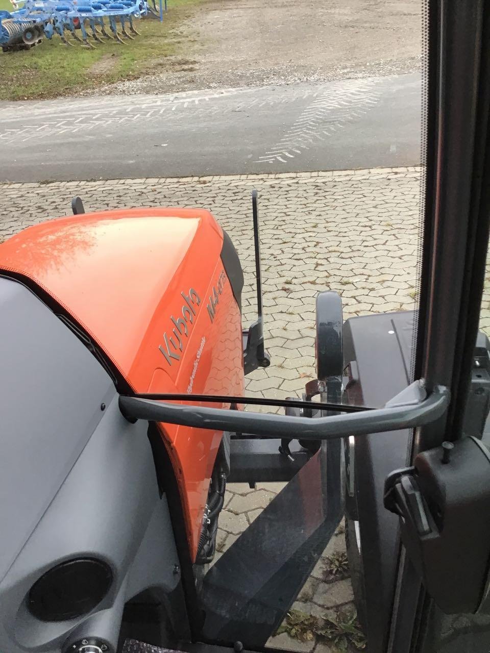 Traktor van het type Kubota M 4073 DTHQ36 GE KABINE, Neumaschine in Burgbernheim (Foto 13)