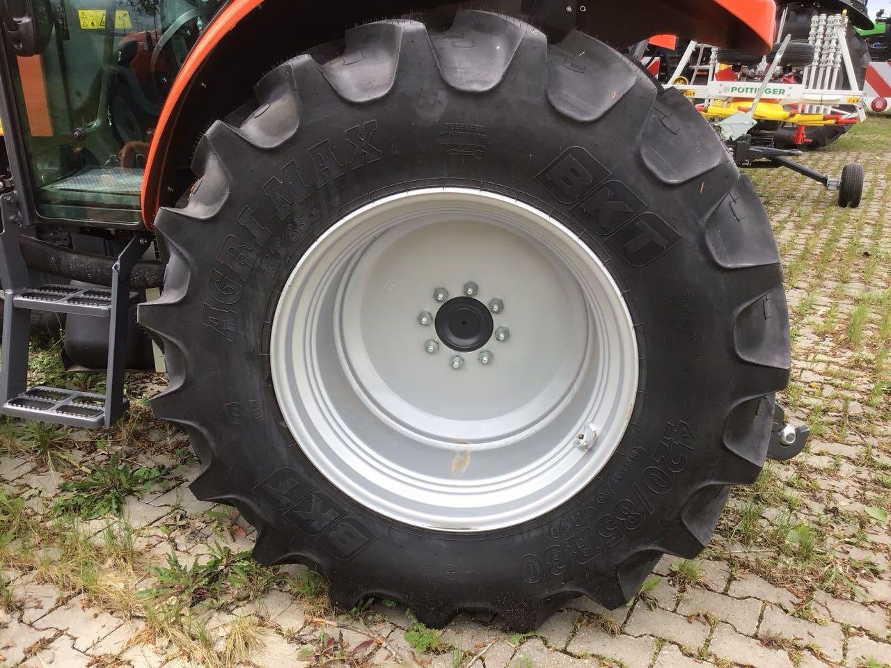 Traktor van het type Kubota M 4073 DTHQ36 GE KABINE, Neumaschine in Burgbernheim (Foto 7)