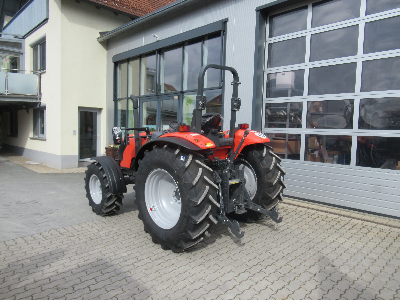 Traktor des Typs Kubota M 4073 Rops LS, Neumaschine in Waischenfeld (Bild 4)