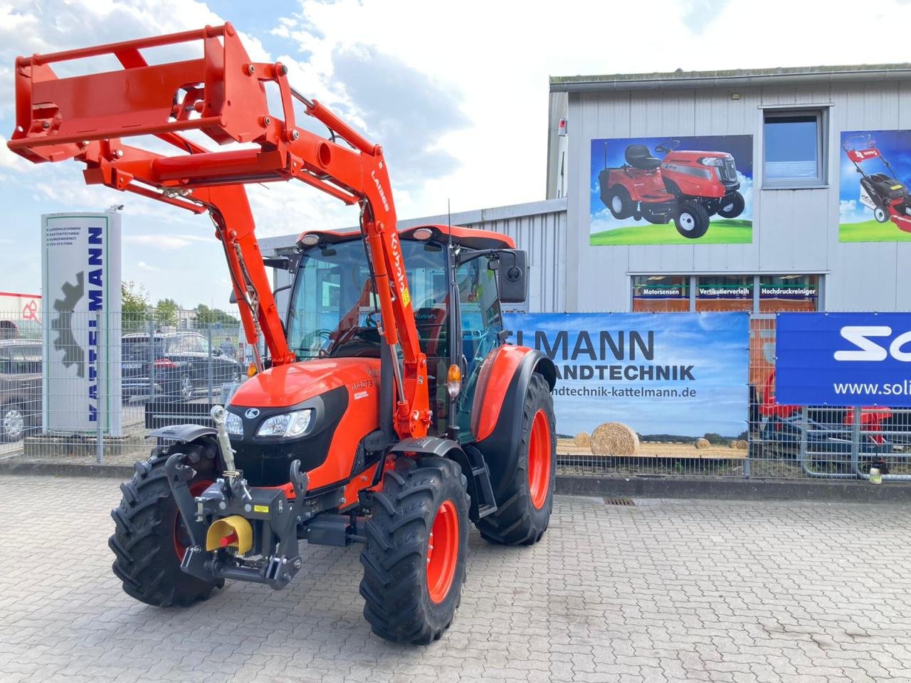 Traktor des Typs Kubota M 4073, Gebrauchtmaschine in Stuhr (Bild 1)