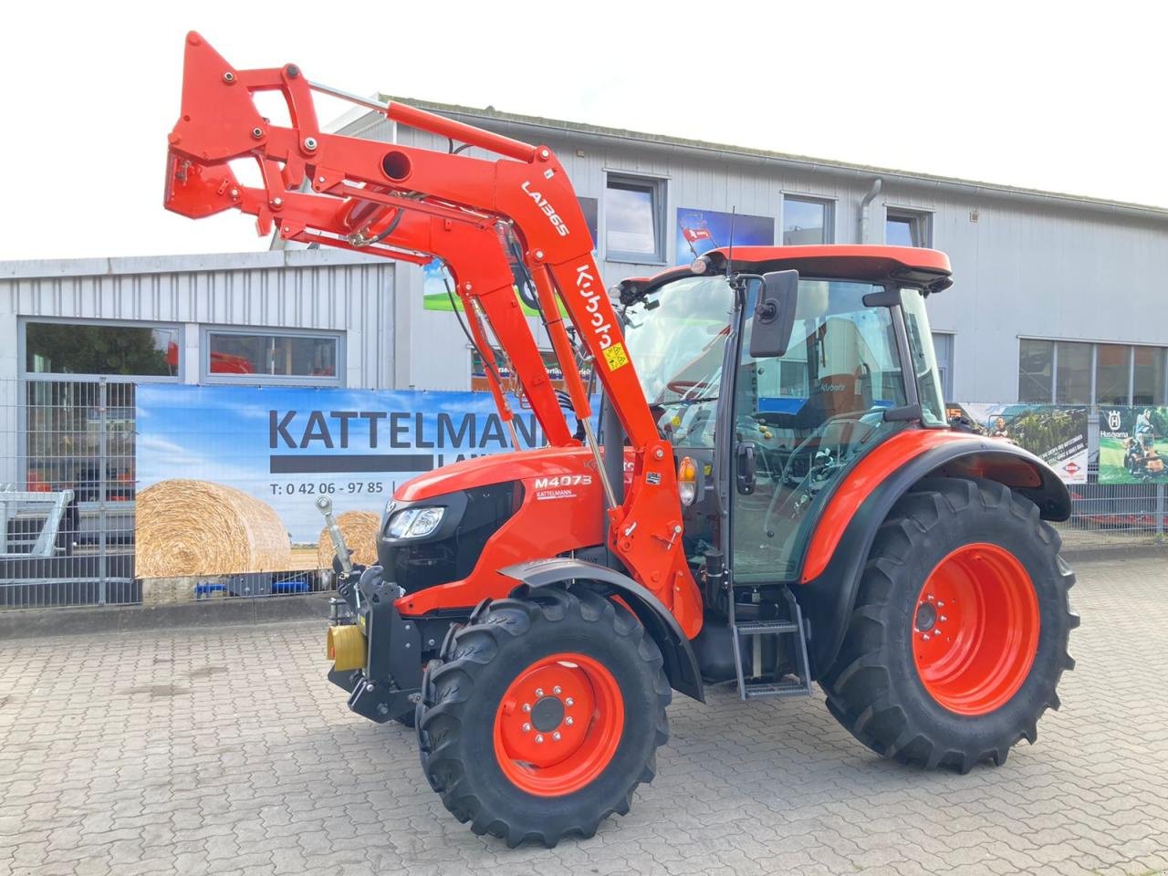 Traktor des Typs Kubota M 4073, Gebrauchtmaschine in Stuhr (Bild 2)