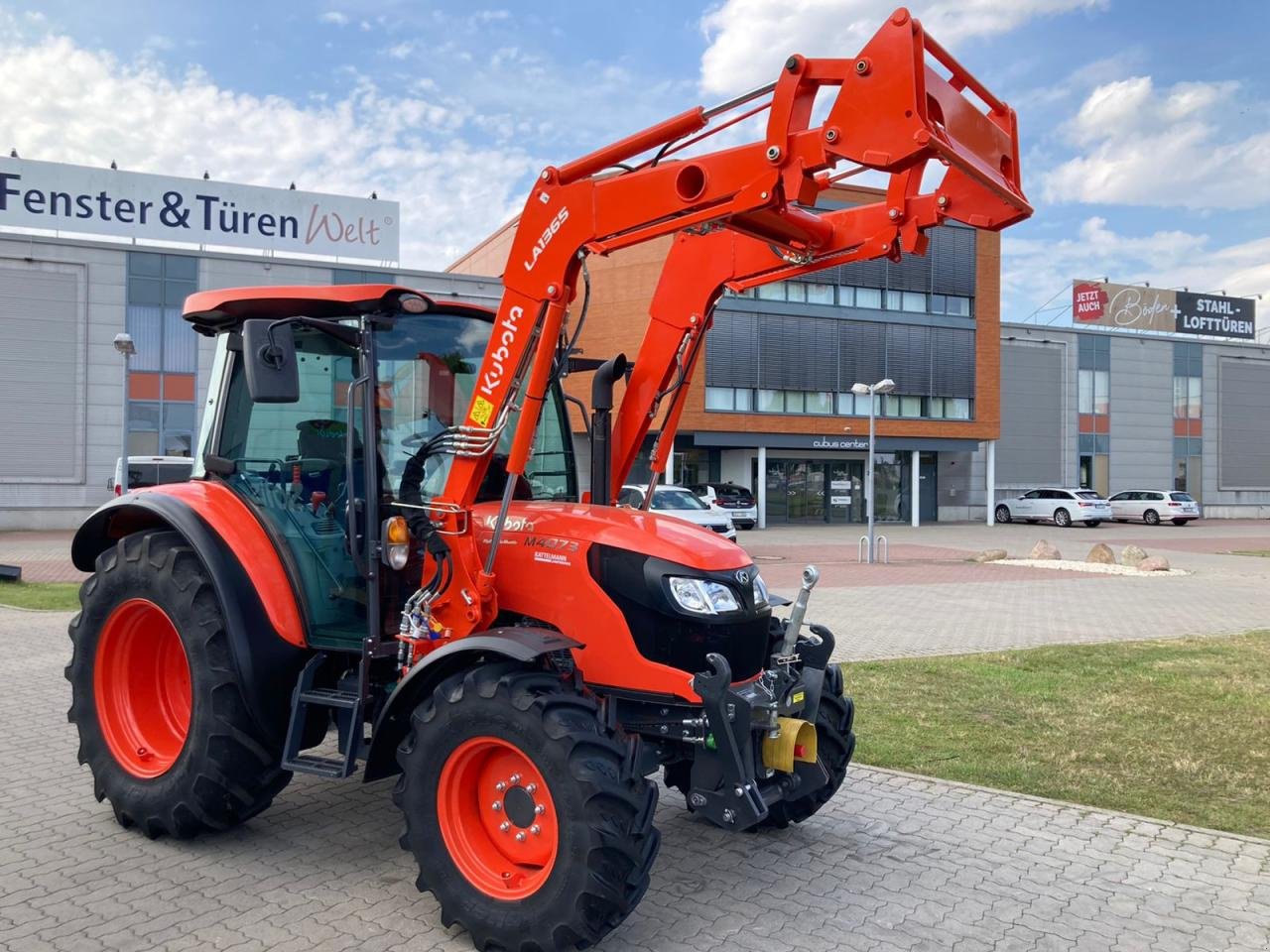 Traktor Türe ait Kubota M 4073, Gebrauchtmaschine içinde Stuhr (resim 3)