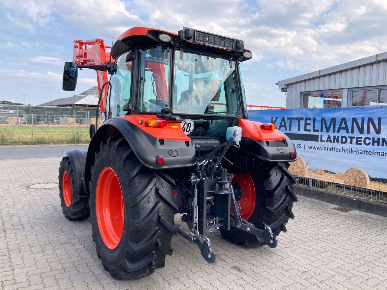 Traktor des Typs Kubota M 4073, Gebrauchtmaschine in Stuhr (Bild 4)