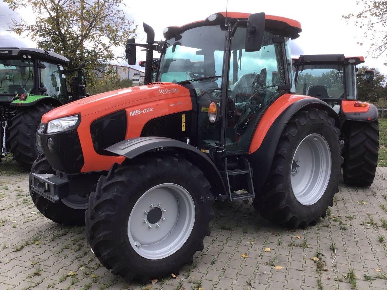 Traktor of the type Kubota M 5092 HQ36 GE KABIN, Neumaschine in Burgbernheim (Picture 1)