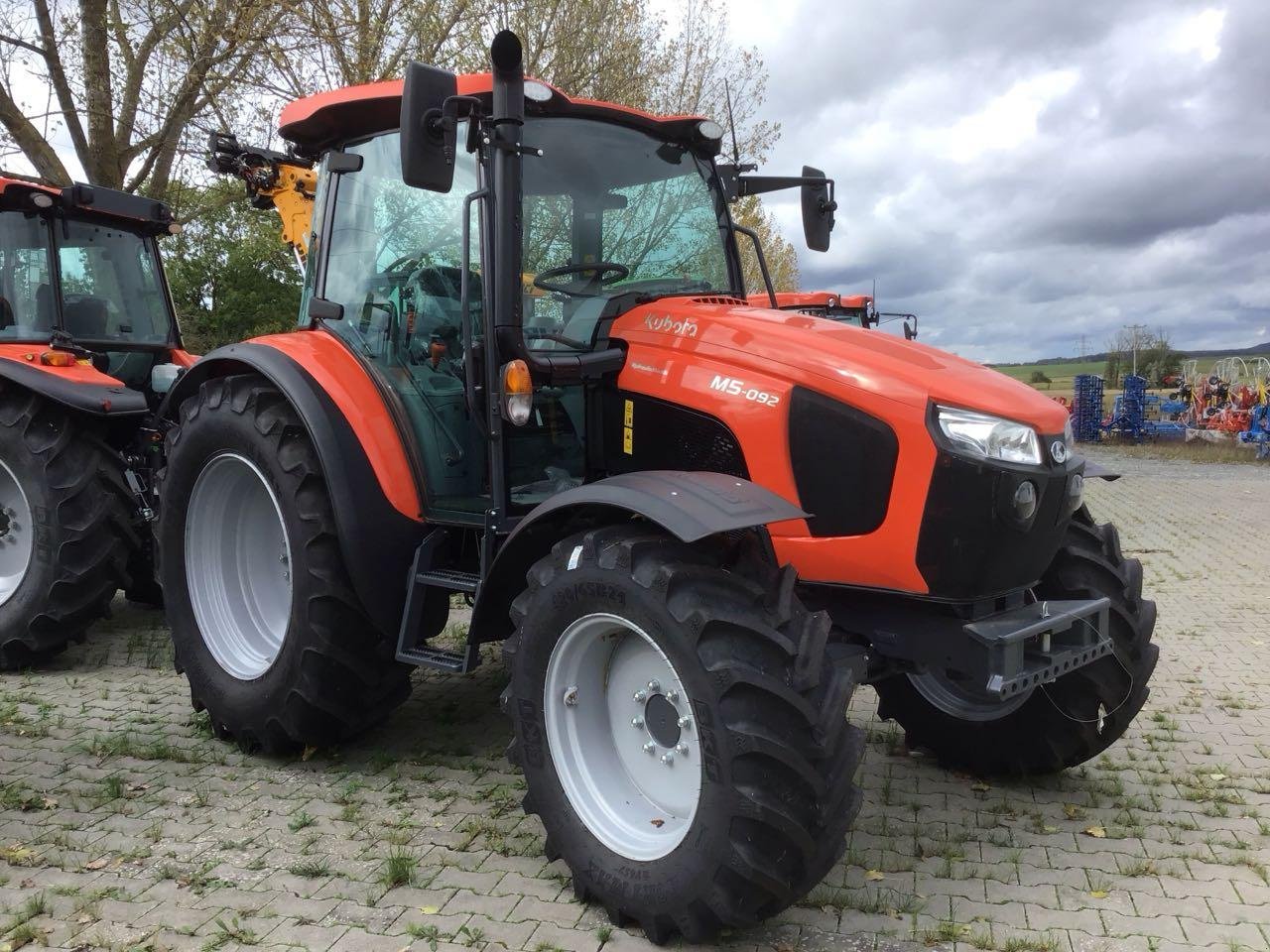 Traktor of the type Kubota M 5092 HQ36 GE KABIN, Neumaschine in Burgbernheim (Picture 3)