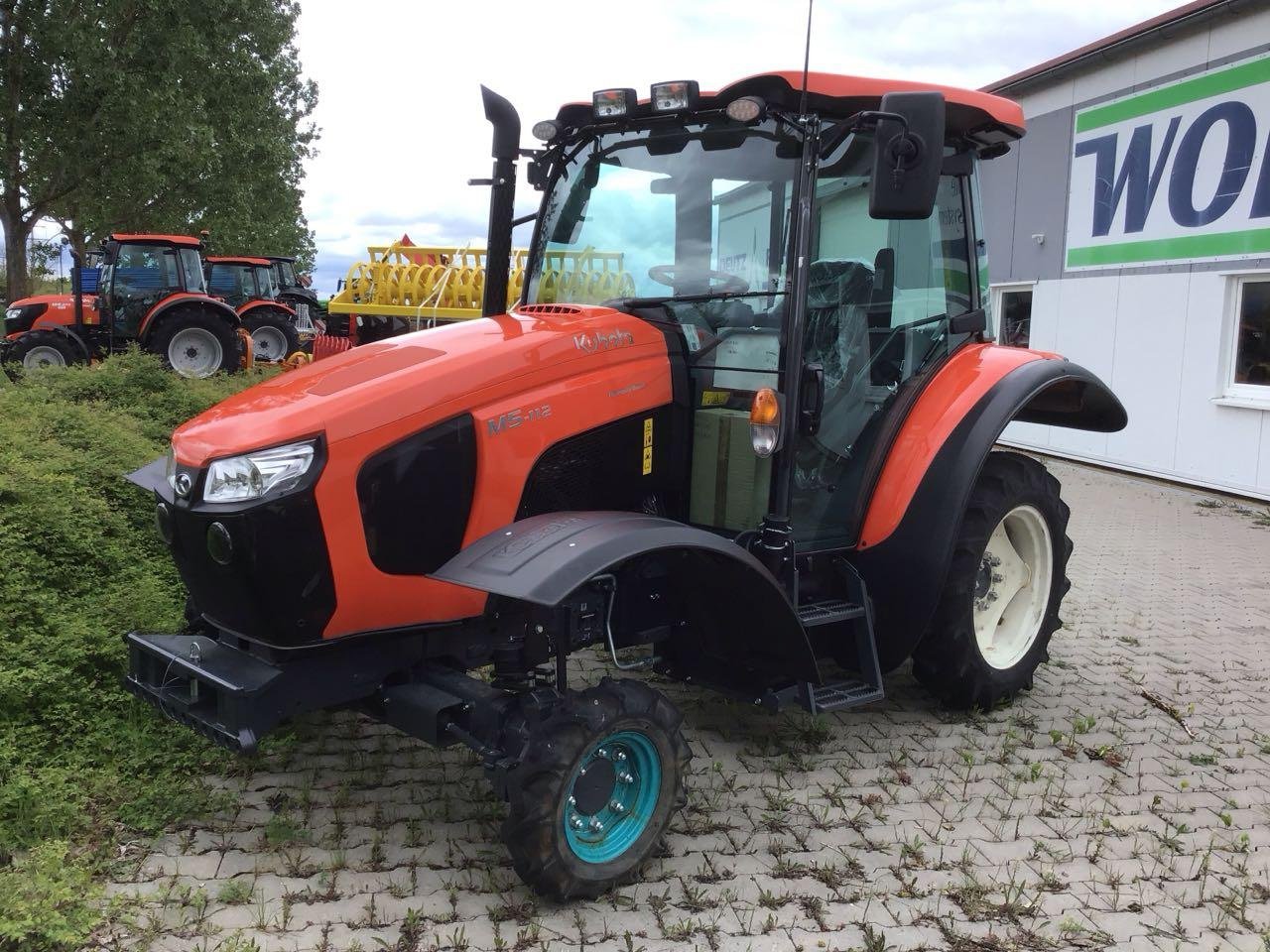 Traktor of the type Kubota M 5112 HQ36 GE KABINE, Neumaschine in Burgbernheim (Picture 1)