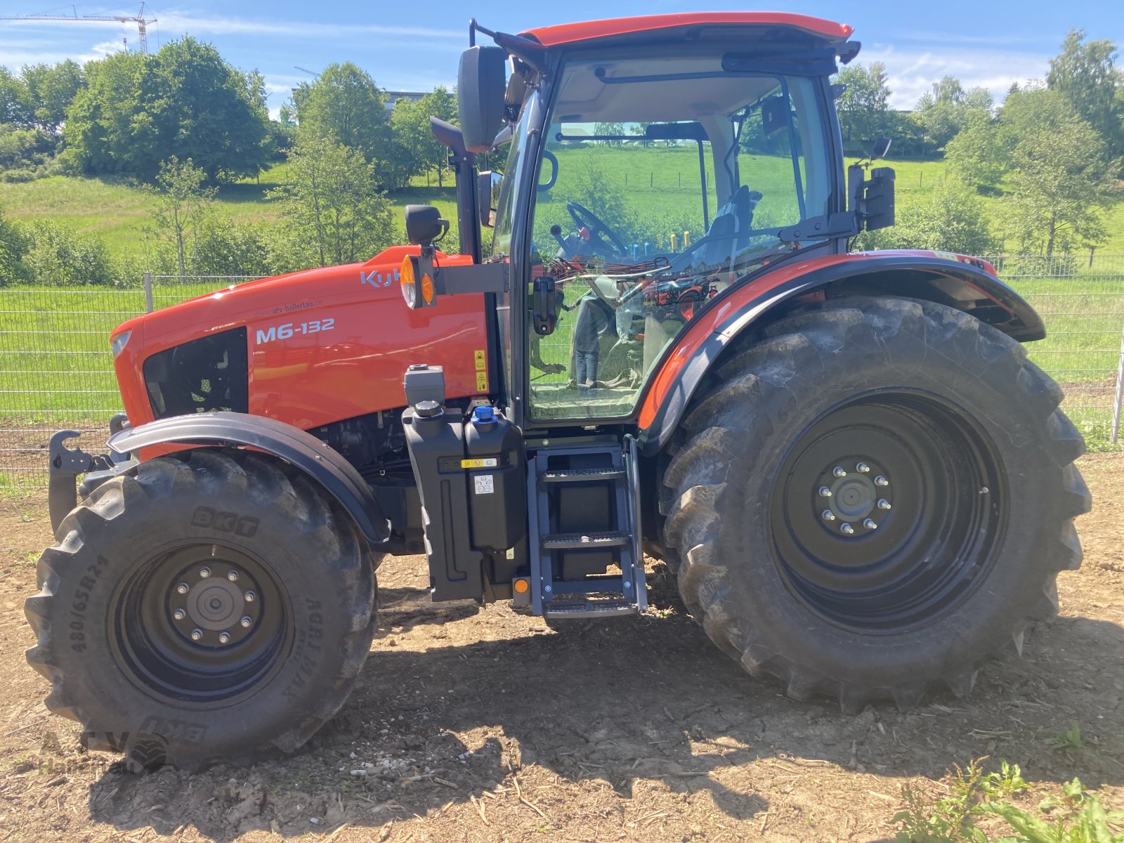 Traktor типа Kubota M 6-132 m. FKH, Neumaschine в Schweitenkirchen (Фотография 1)