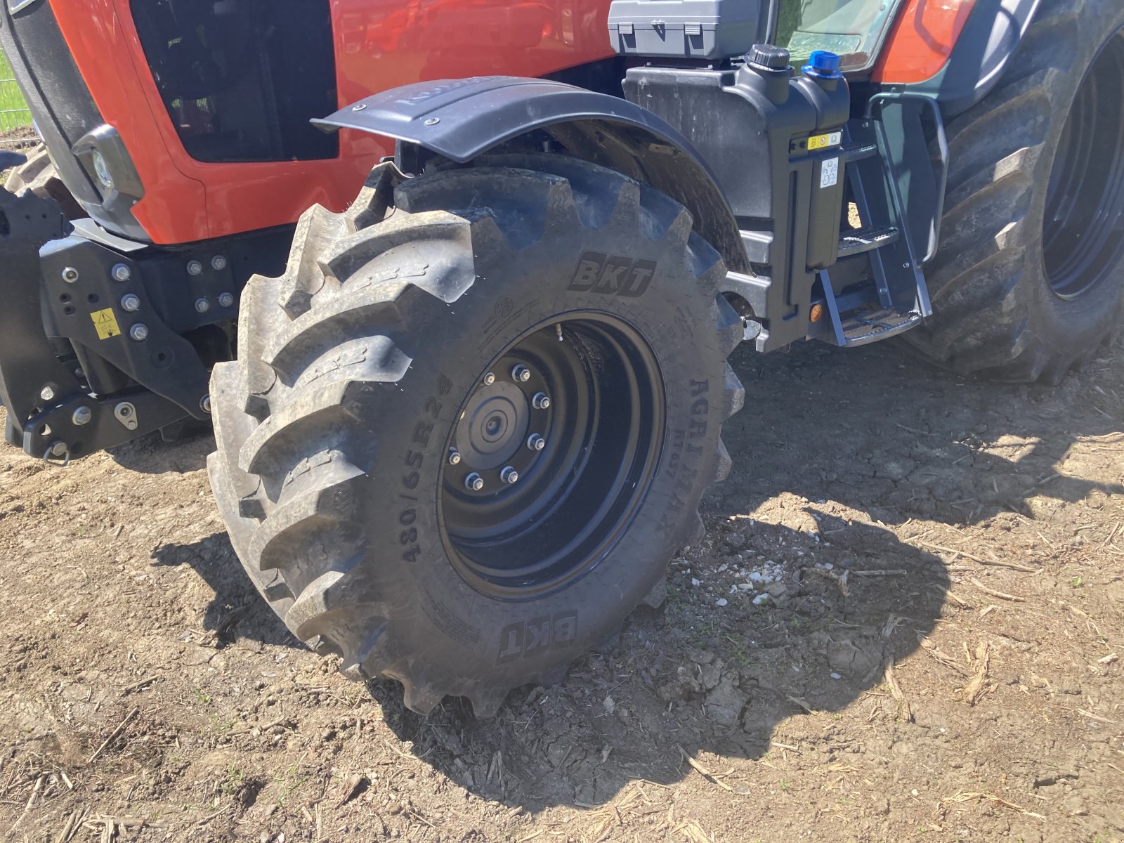 Traktor of the type Kubota M 6-132 m. FKH, Neumaschine in Schweitenkirchen (Picture 8)