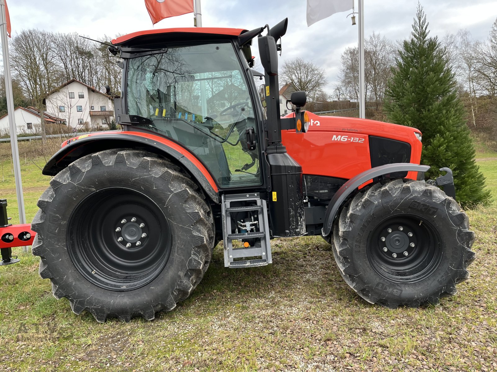 Traktor от тип Kubota M 6-132, Gebrauchtmaschine в Schweitenkirchen (Снимка 3)