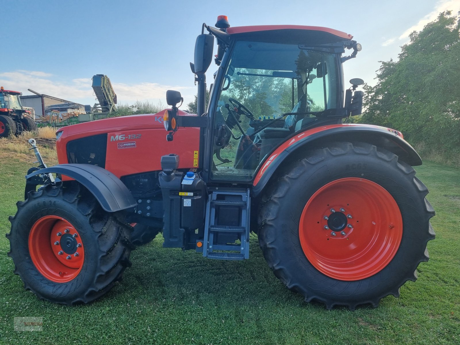 Traktor Türe ait Kubota M 6-132, Gebrauchtmaschine içinde Bensheim - Schwanheim (resim 2)