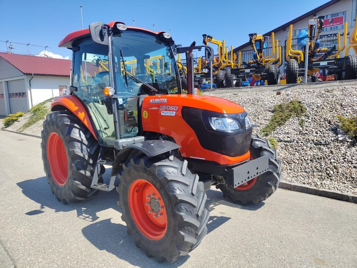 Traktor du type Kubota M 6060, Gebrauchtmaschine en NATTERNBACH (Photo 1)