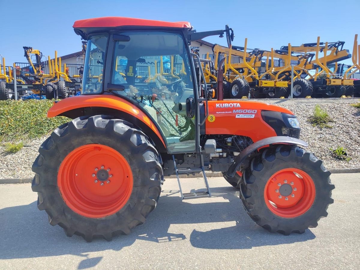 Traktor typu Kubota M 6060, Gebrauchtmaschine w NATTERNBACH (Zdjęcie 2)