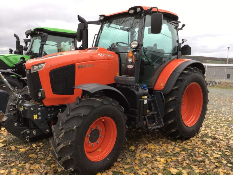 Traktor Türe ait Kubota M 6142, Neumaschine içinde Burgbernheim