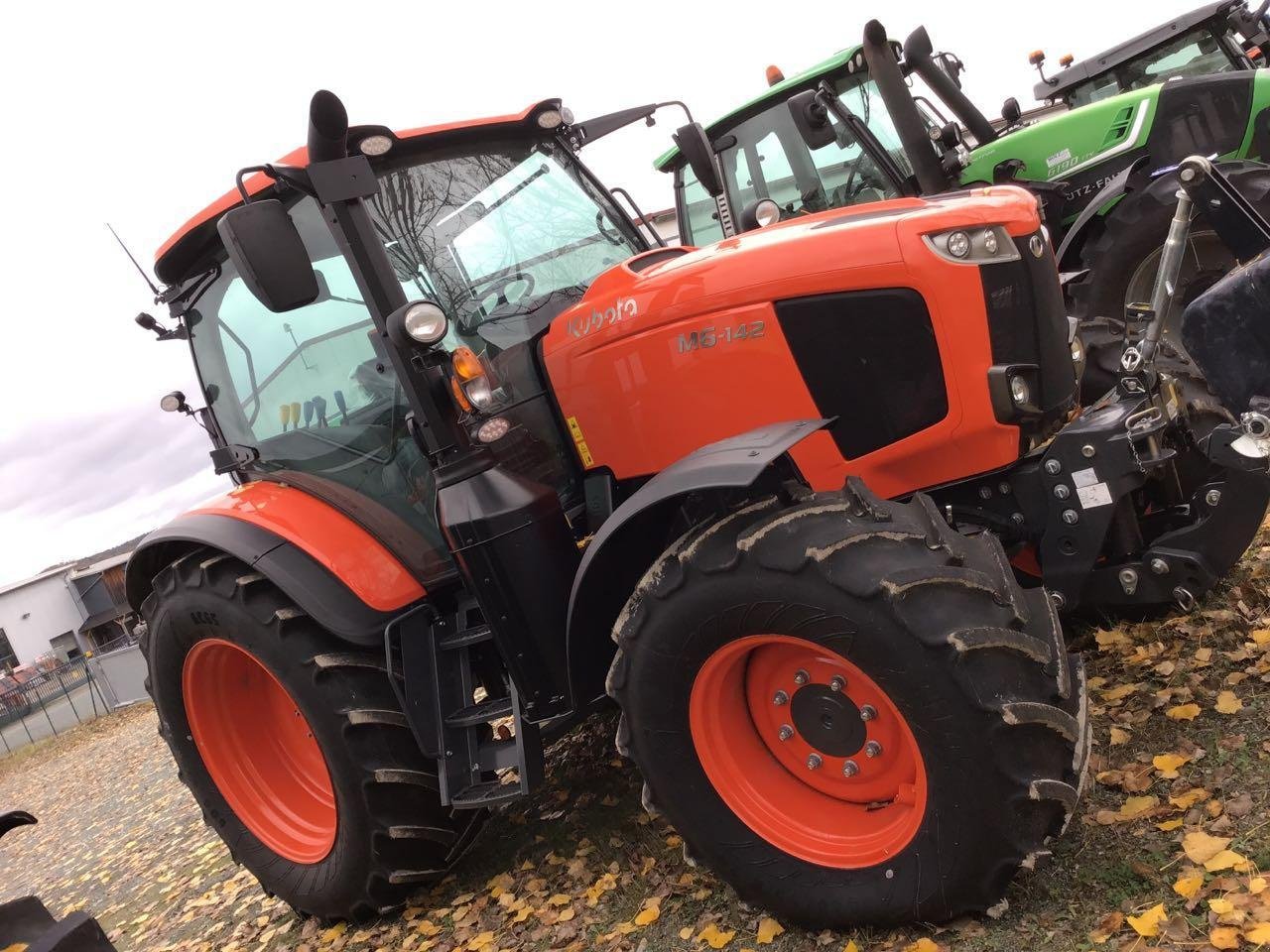 Traktor van het type Kubota M 6142, Neumaschine in Burgbernheim (Foto 2)