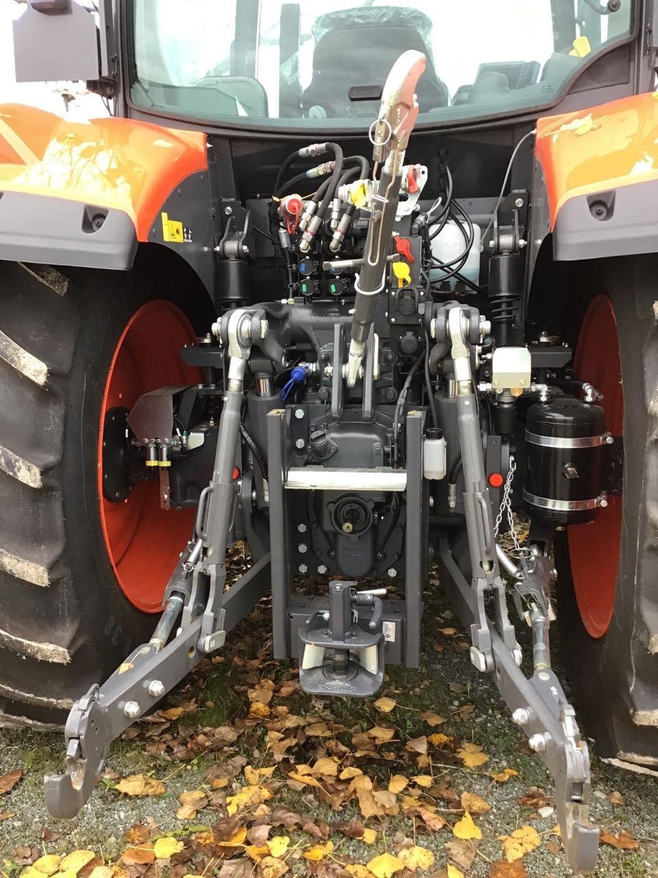 Traktor des Typs Kubota M 6142, Neumaschine in Burgbernheim (Bild 4)