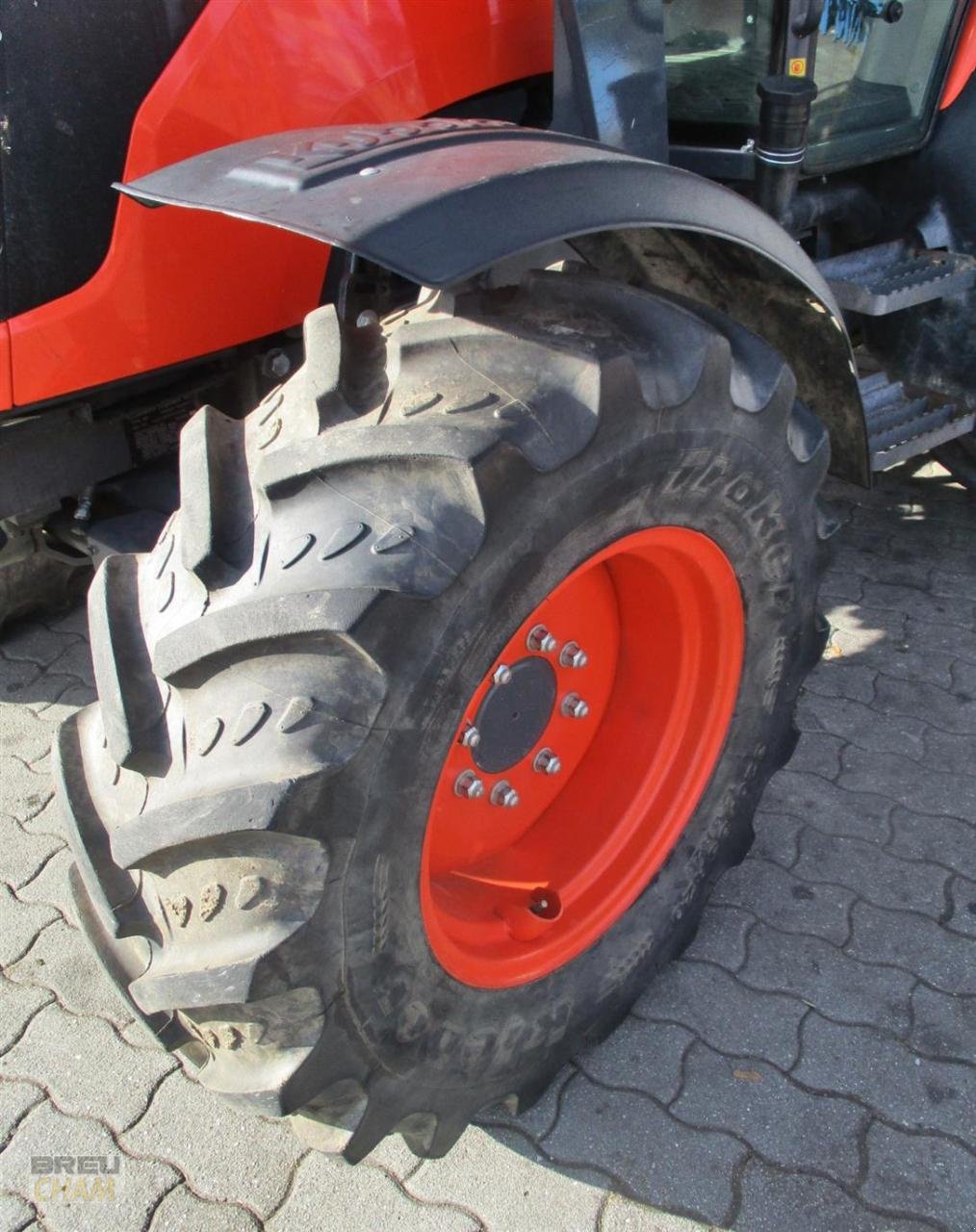 Traktor van het type Kubota M 7040, Gebrauchtmaschine in Cham (Foto 5)