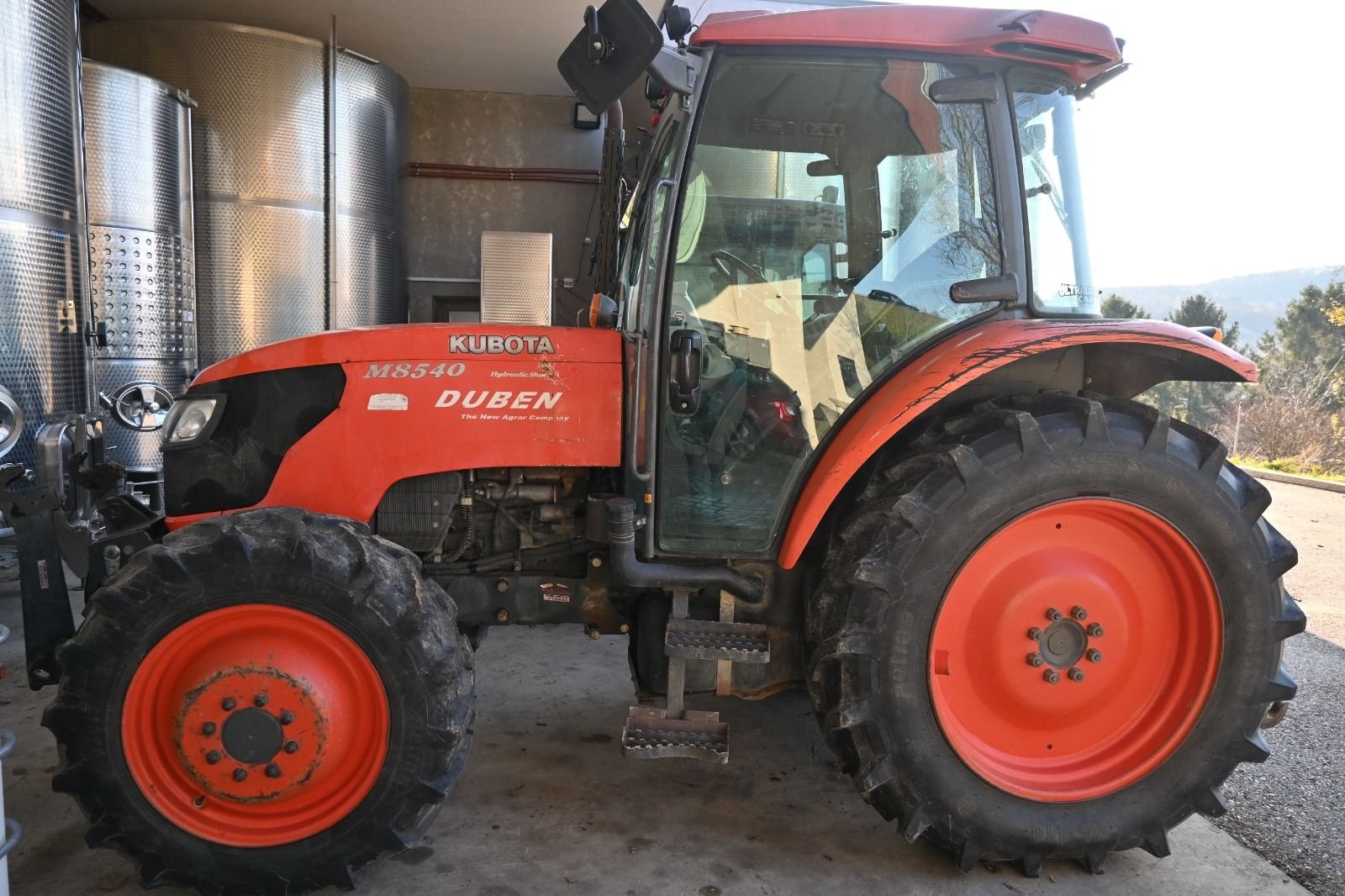 Traktor of the type Kubota M 8540 DTHQ, Gebrauchtmaschine in Burgkirchen (Picture 2)