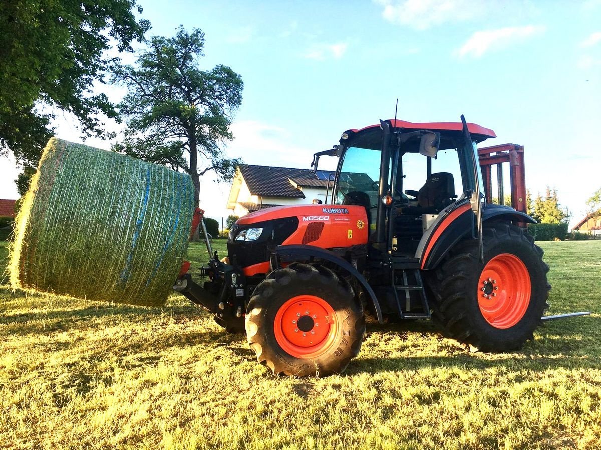 Traktor of the type Kubota M 8560 DTH, Gebrauchtmaschine in Wallern (Picture 3)