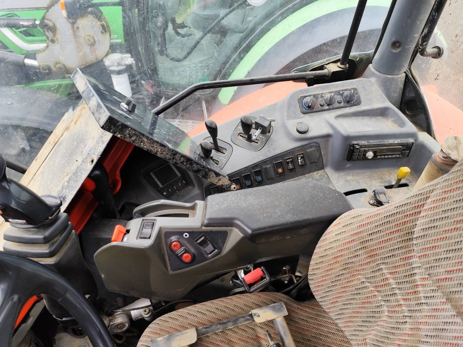 Traktor des Typs Kubota M128GX-II, Gebrauchtmaschine in Le Horps (Bild 7)