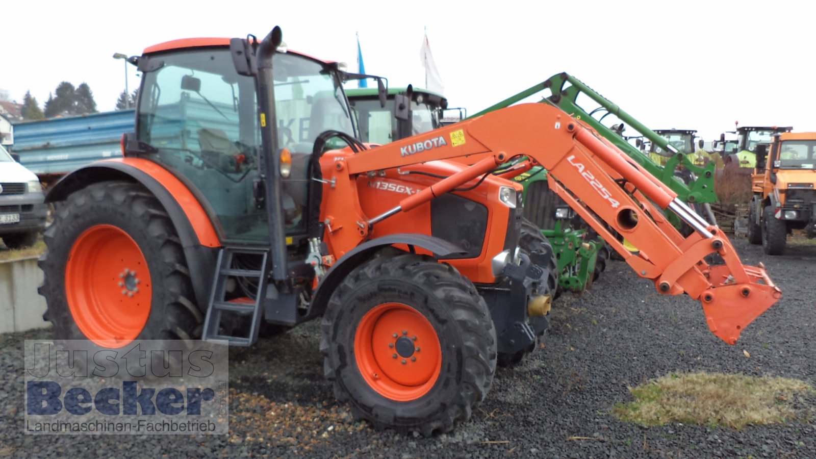 Traktor des Typs Kubota M135-17 GX 2, Gebrauchtmaschine in Weimar-Niederwalgern (Bild 1)