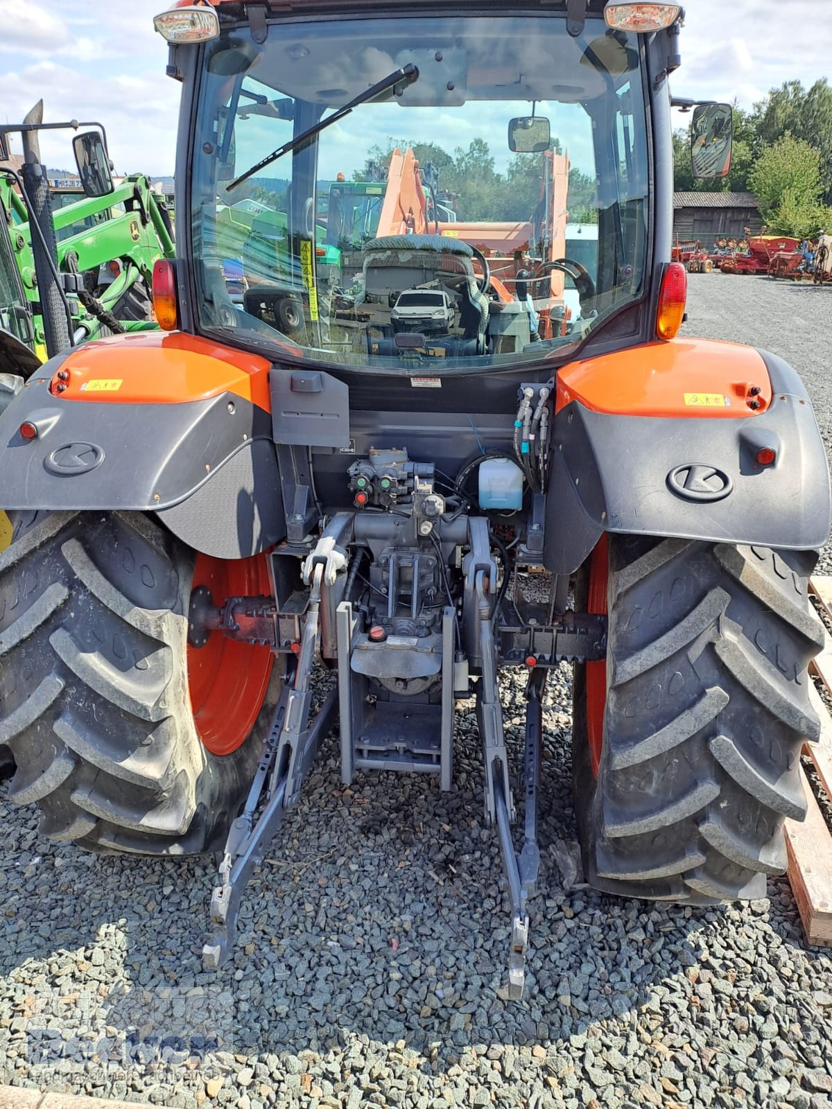 Traktor des Typs Kubota M135-17 GX 2, Gebrauchtmaschine in Weimar-Niederwalgern (Bild 3)