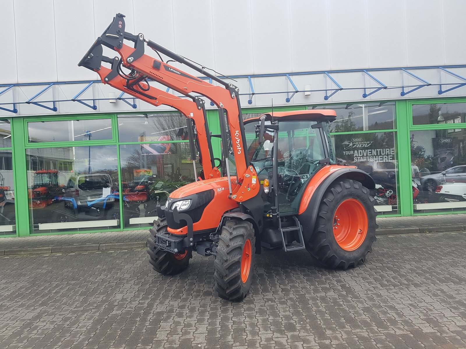 Traktor van het type Kubota M4-063 CAB ab 0,99%, Neumaschine in Olpe (Foto 4)