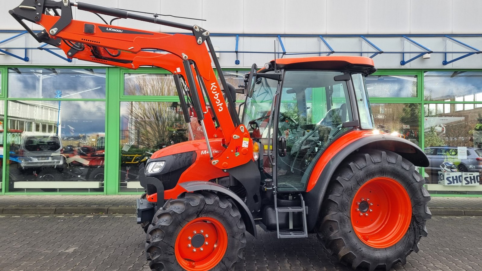 Traktor van het type Kubota M4-063 CAB ab 0,99%, Neumaschine in Olpe (Foto 9)