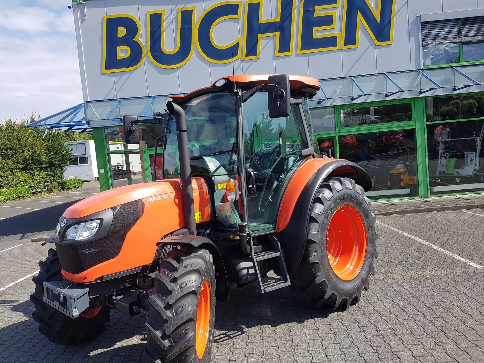 Traktor des Typs Kubota M4-063 CAB ab 0,99% Finanzierung, Neumaschine in Olpe (Bild 15)