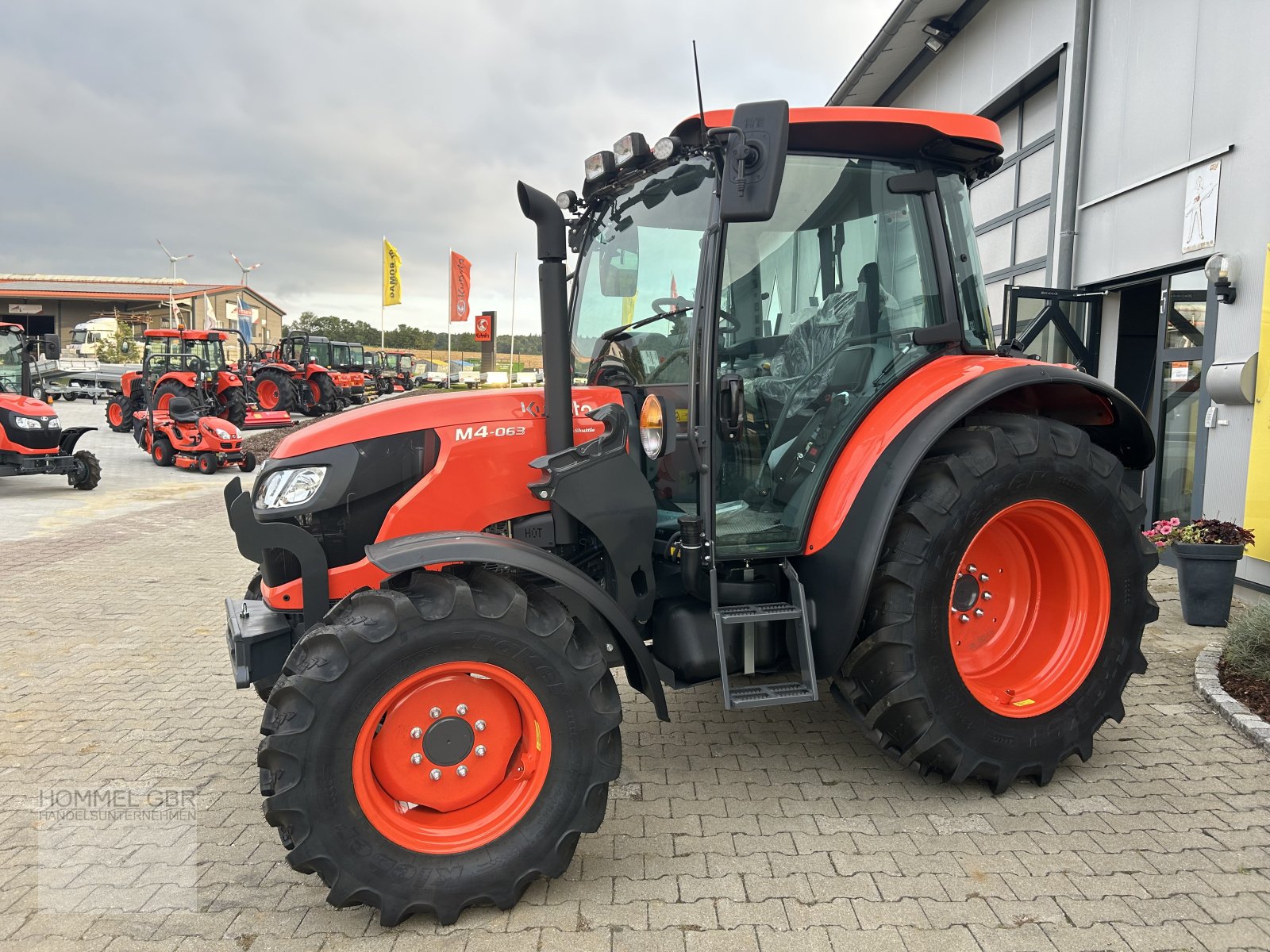 Traktor tip Kubota M4-063 M4 Schlepper mit Frontlader 5 Jahre Garantie, Neumaschine in Bopfingen (Poză 2)