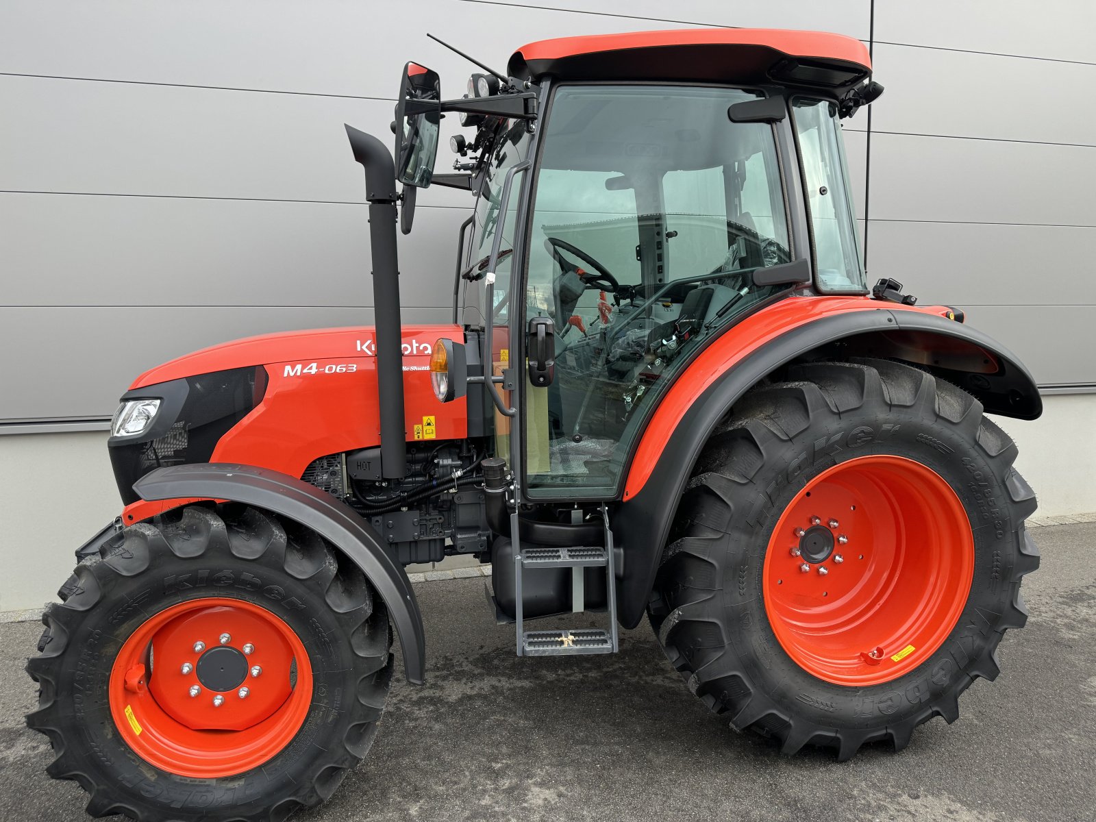 Traktor del tipo Kubota M4-063, Neumaschine In Ingolstadt (Immagine 1)