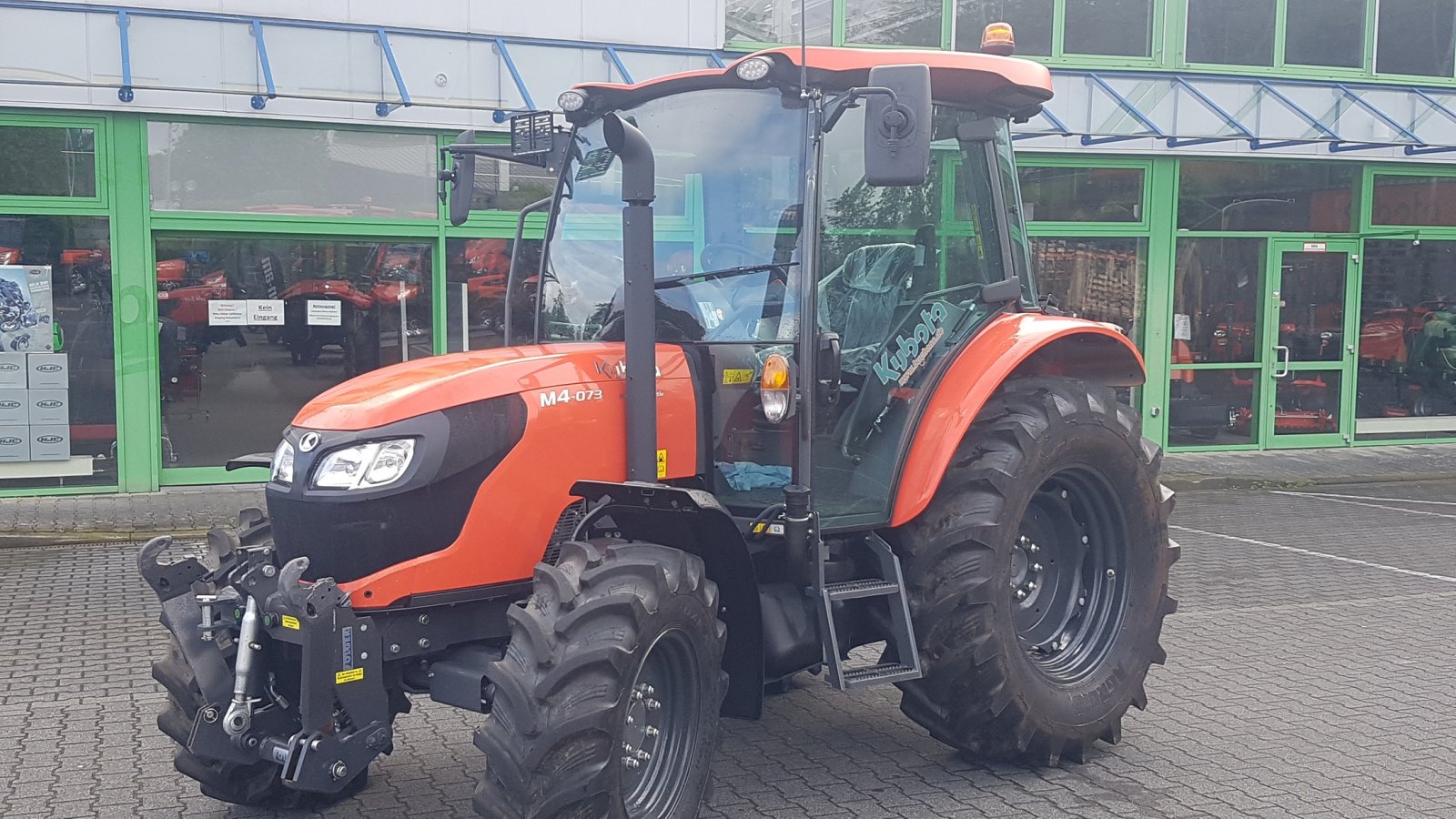 Traktor типа Kubota M4-073 CAB ab 0,99%, Neumaschine в Olpe (Фотография 1)