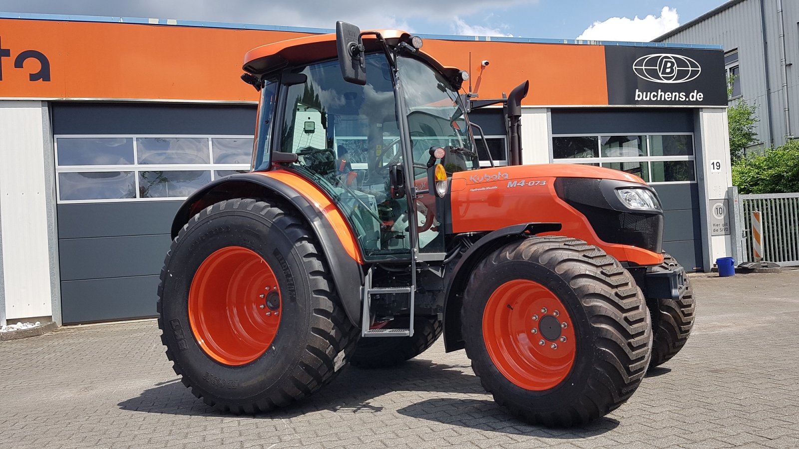 Traktor του τύπου Kubota M4-073 CAB ab 0,99%, Neumaschine σε Olpe (Φωτογραφία 1)