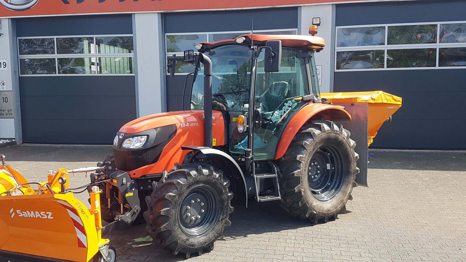 Traktor typu Kubota M4-073 CAB Winterdienstpaket ab 0,99%, Neumaschine v Olpe (Obrázek 1)