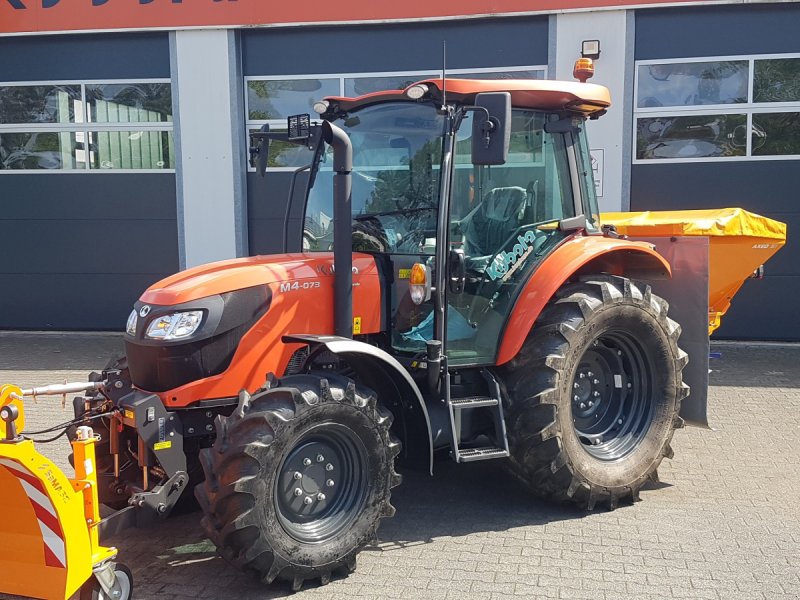 Traktor des Typs Kubota M4-073 CAB Winterdienstpaket ab 0,99%, Neumaschine in Olpe (Bild 1)