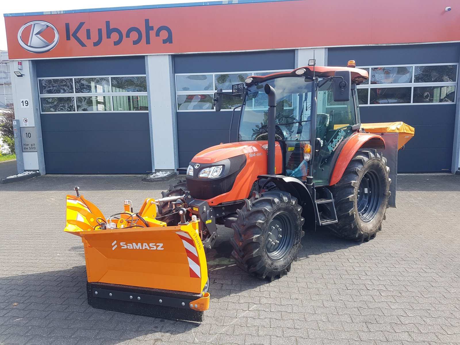 Traktor typu Kubota M4-073 CAB Winterdienstpaket ab 0,99%, Neumaschine w Olpe (Zdjęcie 9)