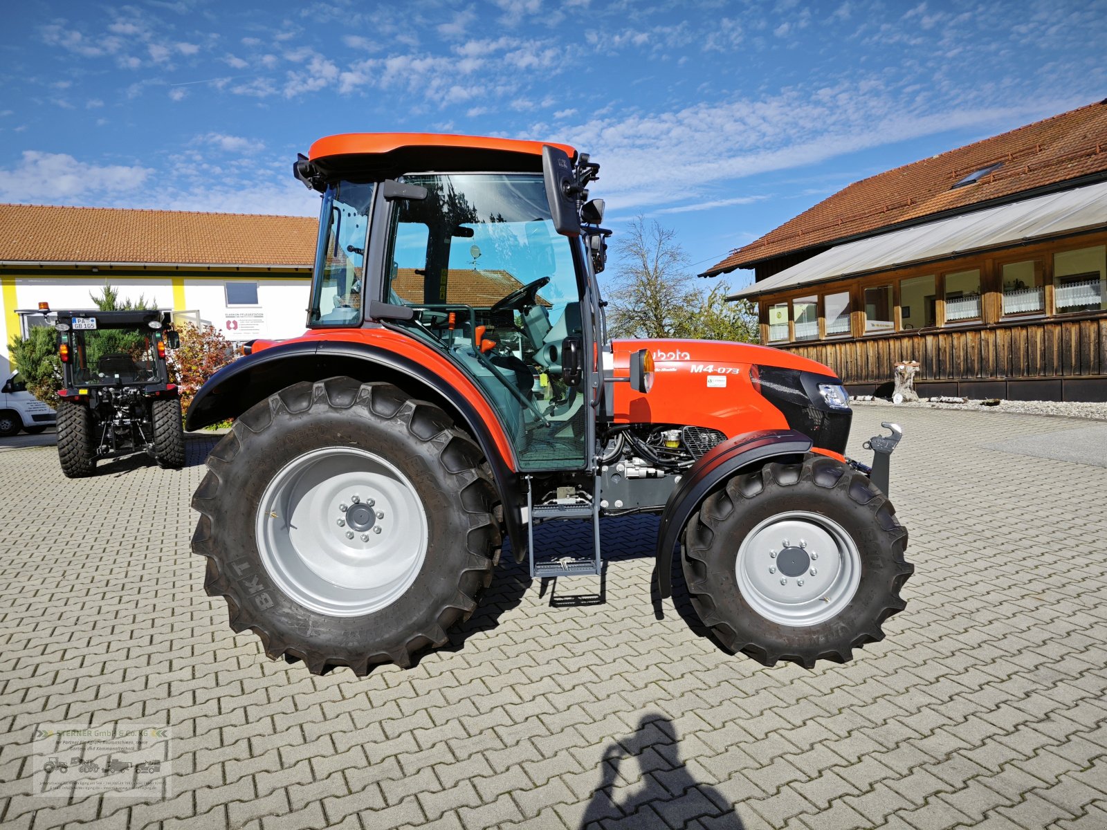 Traktor van het type Kubota M4-073, Gebrauchtmaschine in Eging am See (Foto 2)