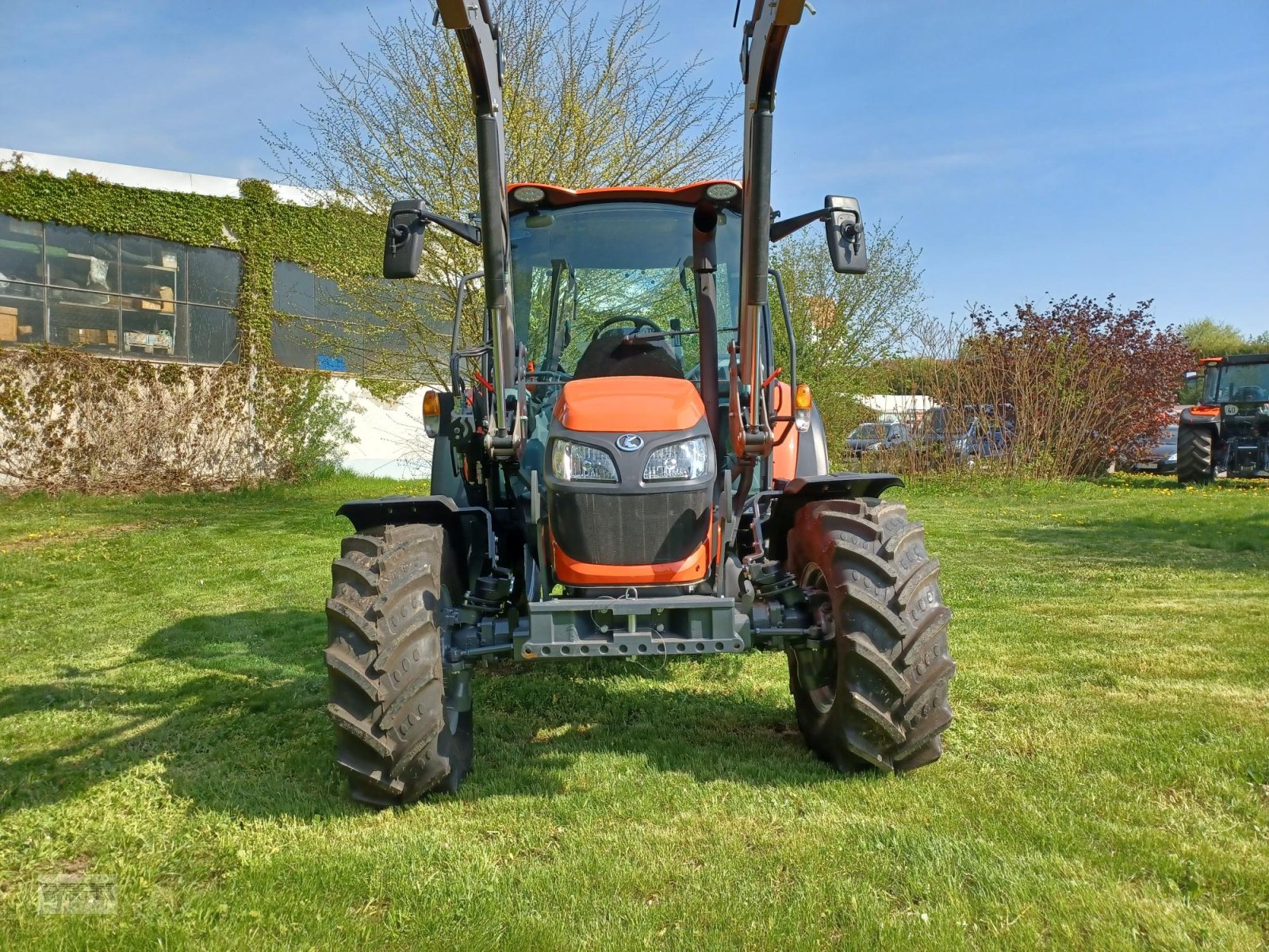 Traktor van het type Kubota M4-073, Neumaschine in Reisbach (Foto 3)