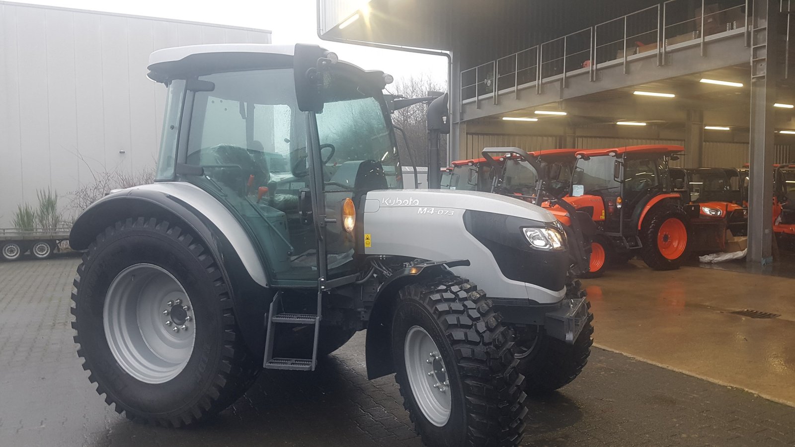 Traktor des Typs Kubota M4-073CAB, Neumaschine in Olpe (Bild 2)