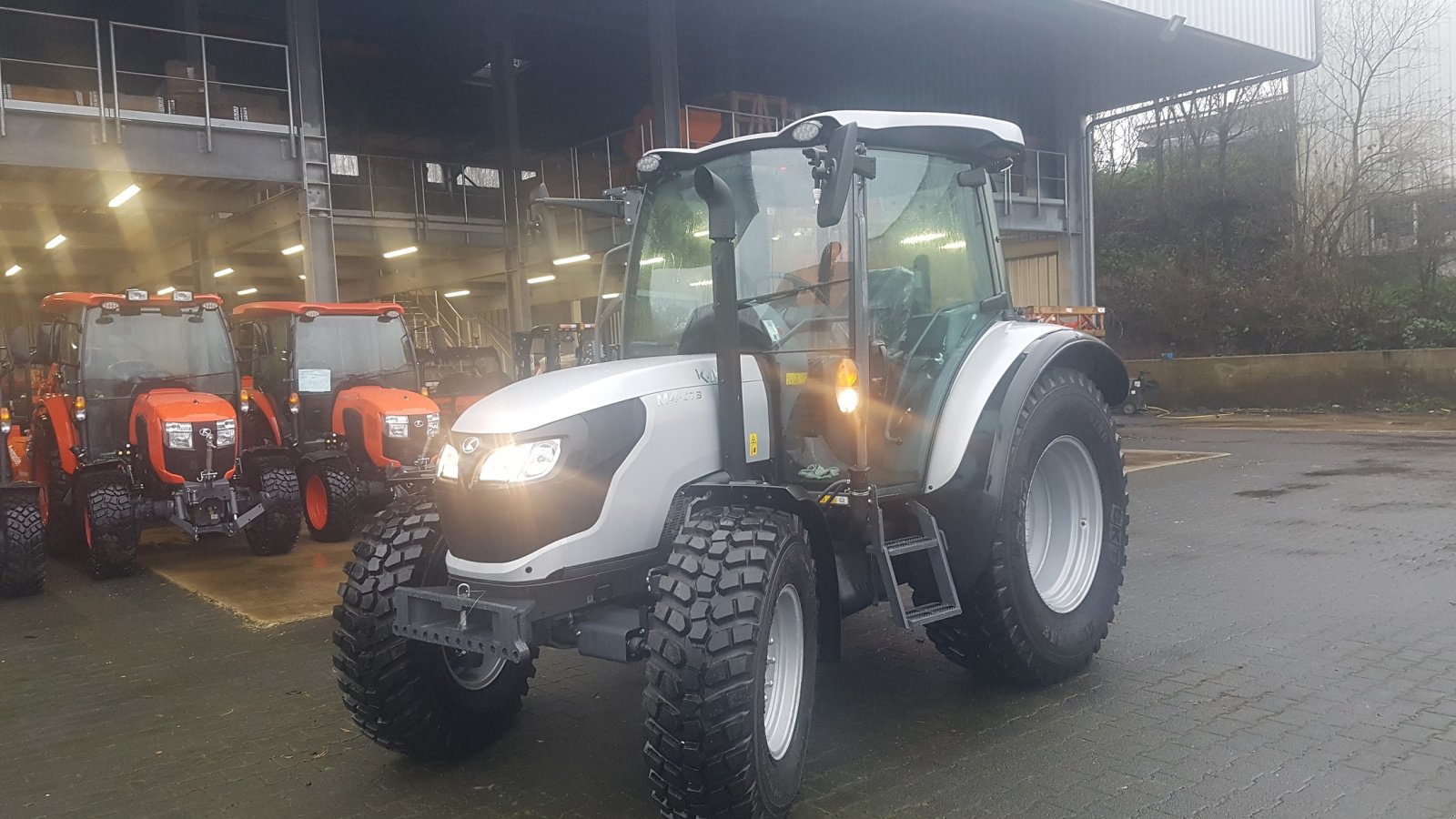 Traktor des Typs Kubota M4-073CAB, Neumaschine in Olpe (Bild 3)