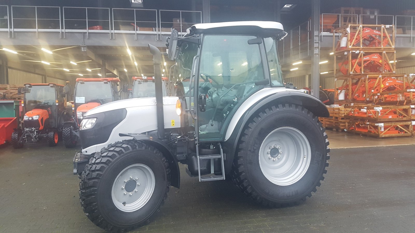 Traktor des Typs Kubota M4-073CAB, Neumaschine in Olpe (Bild 4)