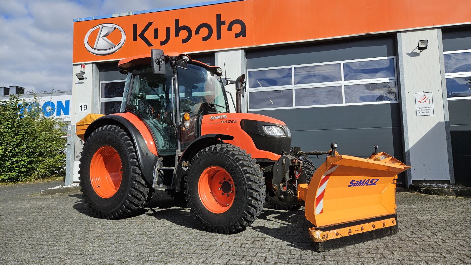 Traktor του τύπου Kubota M4062 Winterdienst, Gebrauchtmaschine σε Olpe (Φωτογραφία 1)