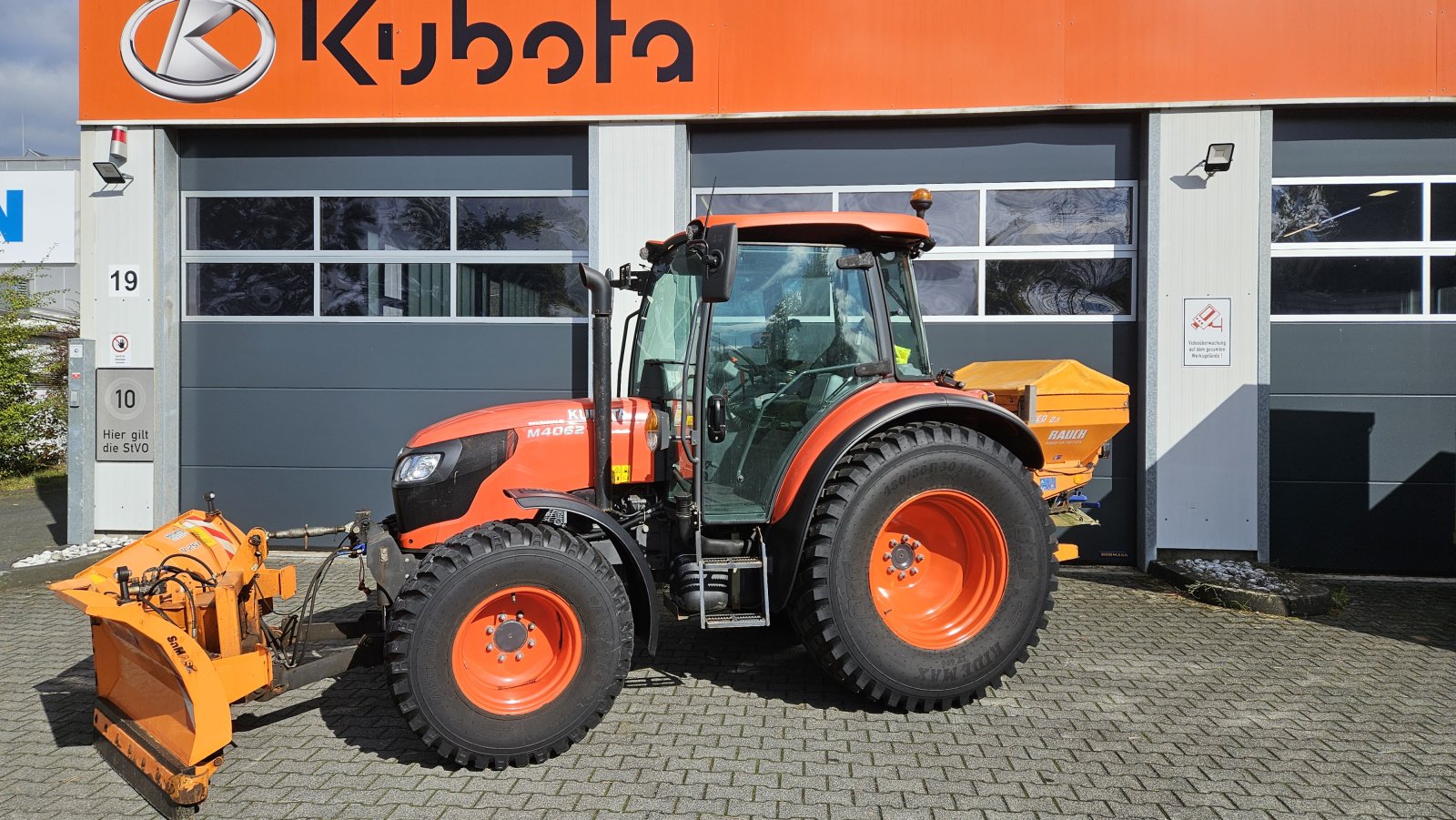 Traktor του τύπου Kubota M4062 Winterdienst, Gebrauchtmaschine σε Olpe (Φωτογραφία 10)