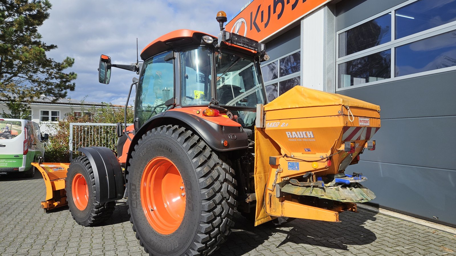 Traktor типа Kubota M4062 Winterdienst, Gebrauchtmaschine в Olpe (Фотография 12)