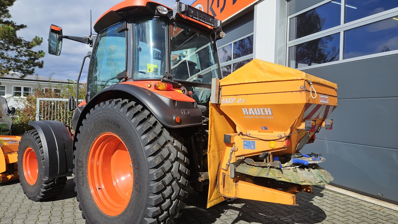 Traktor типа Kubota M4062 Winterdienst, Gebrauchtmaschine в Olpe (Фотография 13)