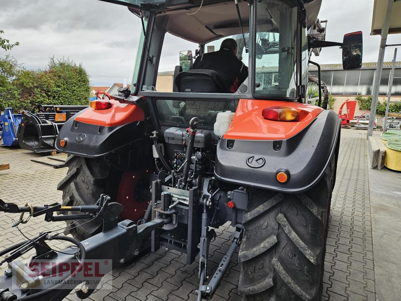 Traktor типа Kubota M4062, Gebrauchtmaschine в Groß-Umstadt (Фотография 4)