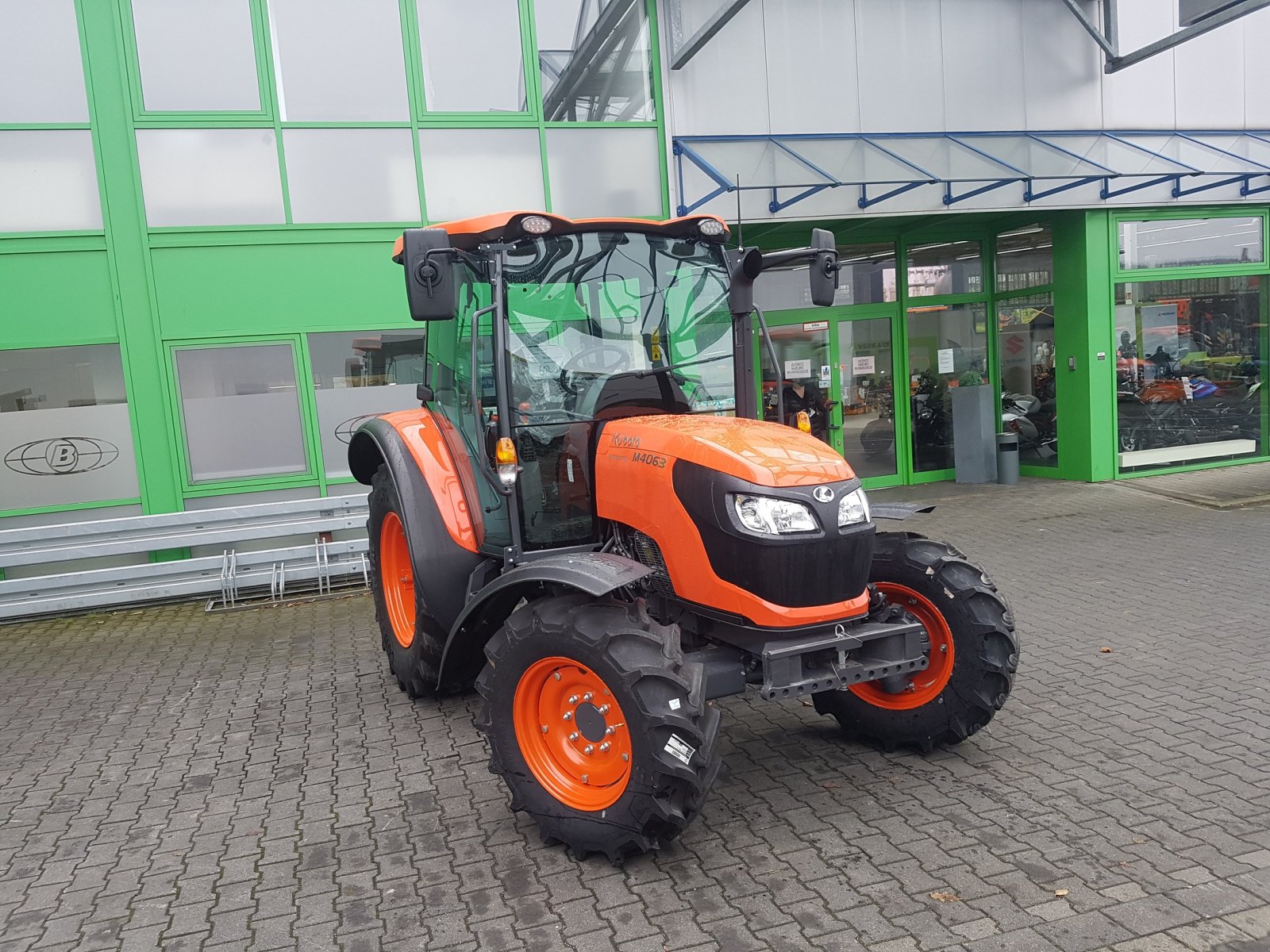 Traktor des Typs Kubota M4063 Frontlader, Neumaschine in Olpe (Bild 14)