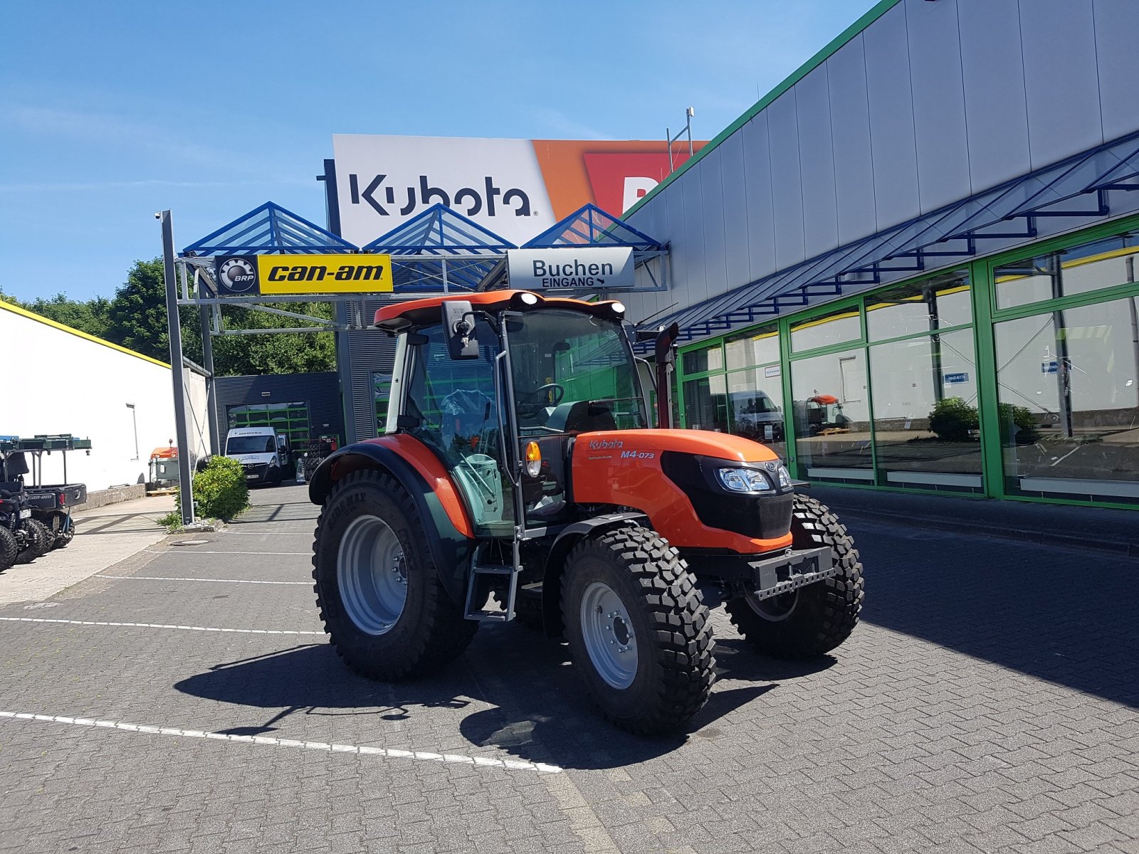 Traktor of the type Kubota M4073 CAB, Neumaschine in Olpe (Picture 2)