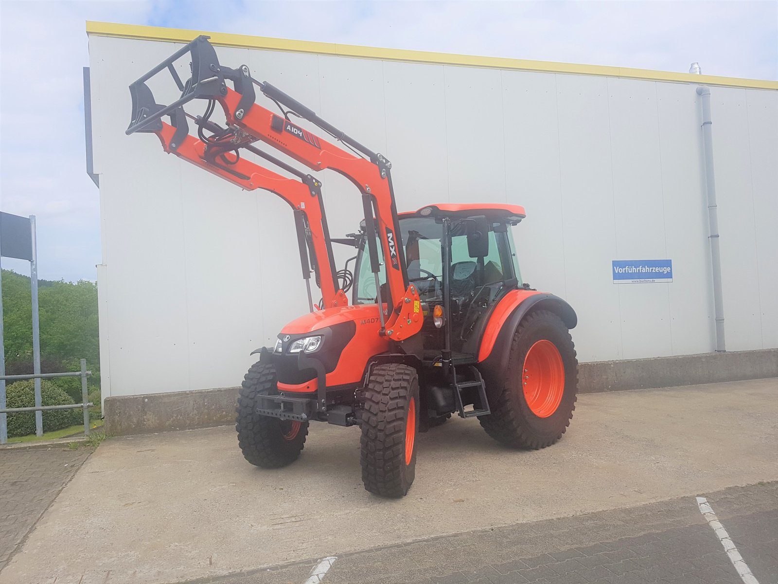 Traktor of the type Kubota M4073, Neumaschine in Olpe (Picture 8)