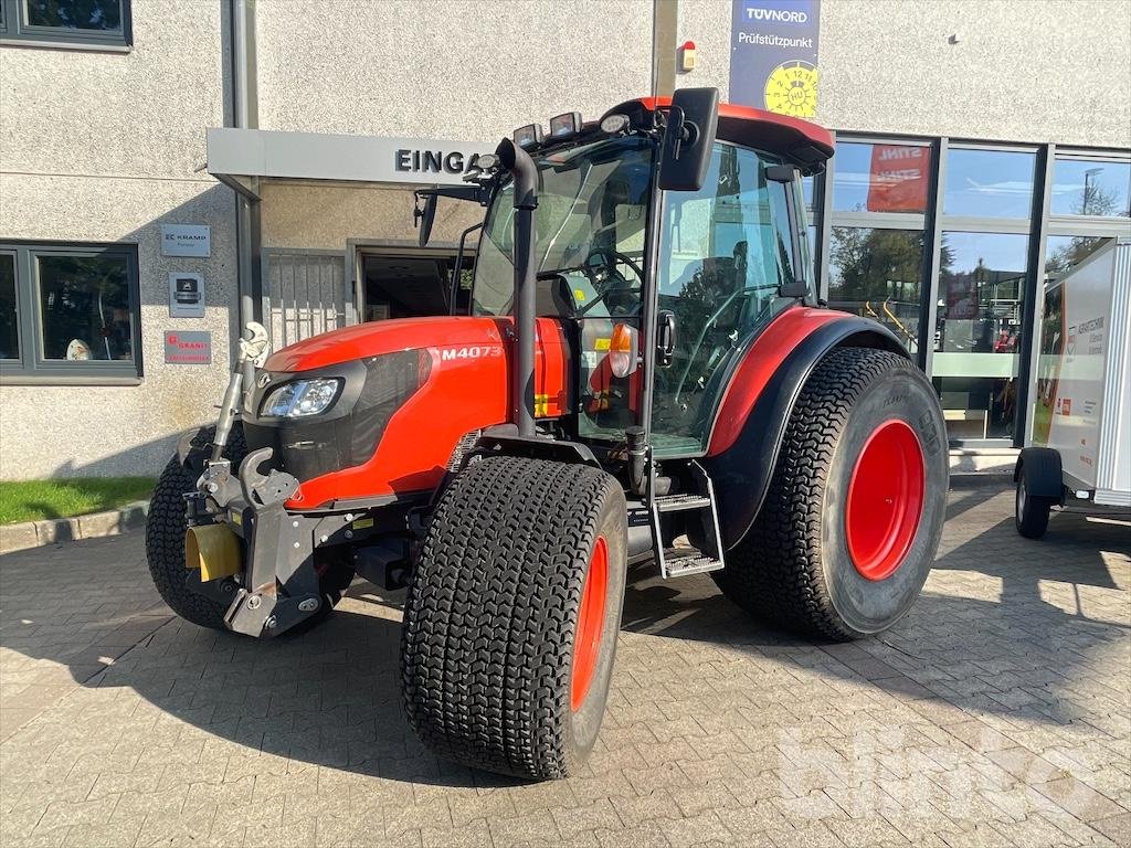 Traktor des Typs Kubota M4073, Gebrauchtmaschine in Düsseldorf (Bild 1)